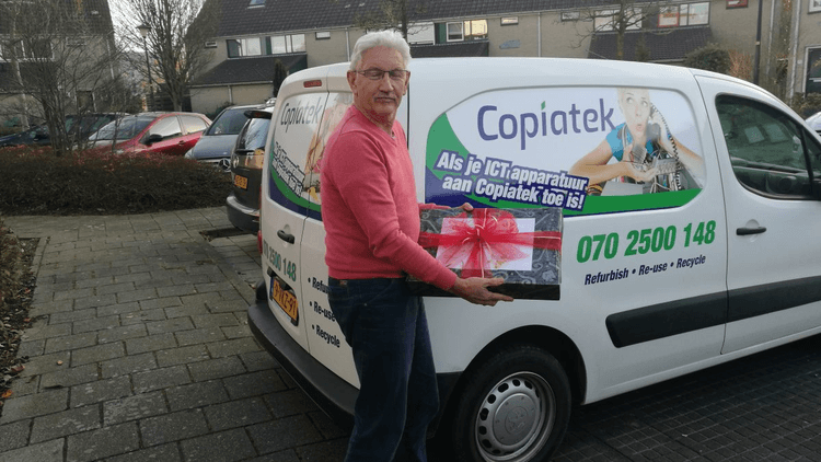 Laptop voor het 20 jarig jubileum van Leergeld Nederland
